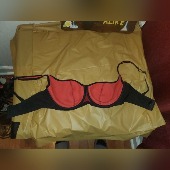 Comfortable sexy red bra 36DD - Picture 2 of 5